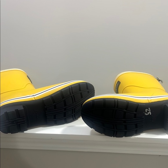 Joules Women’s Yellow Rain Boots - Picture 4 of 6